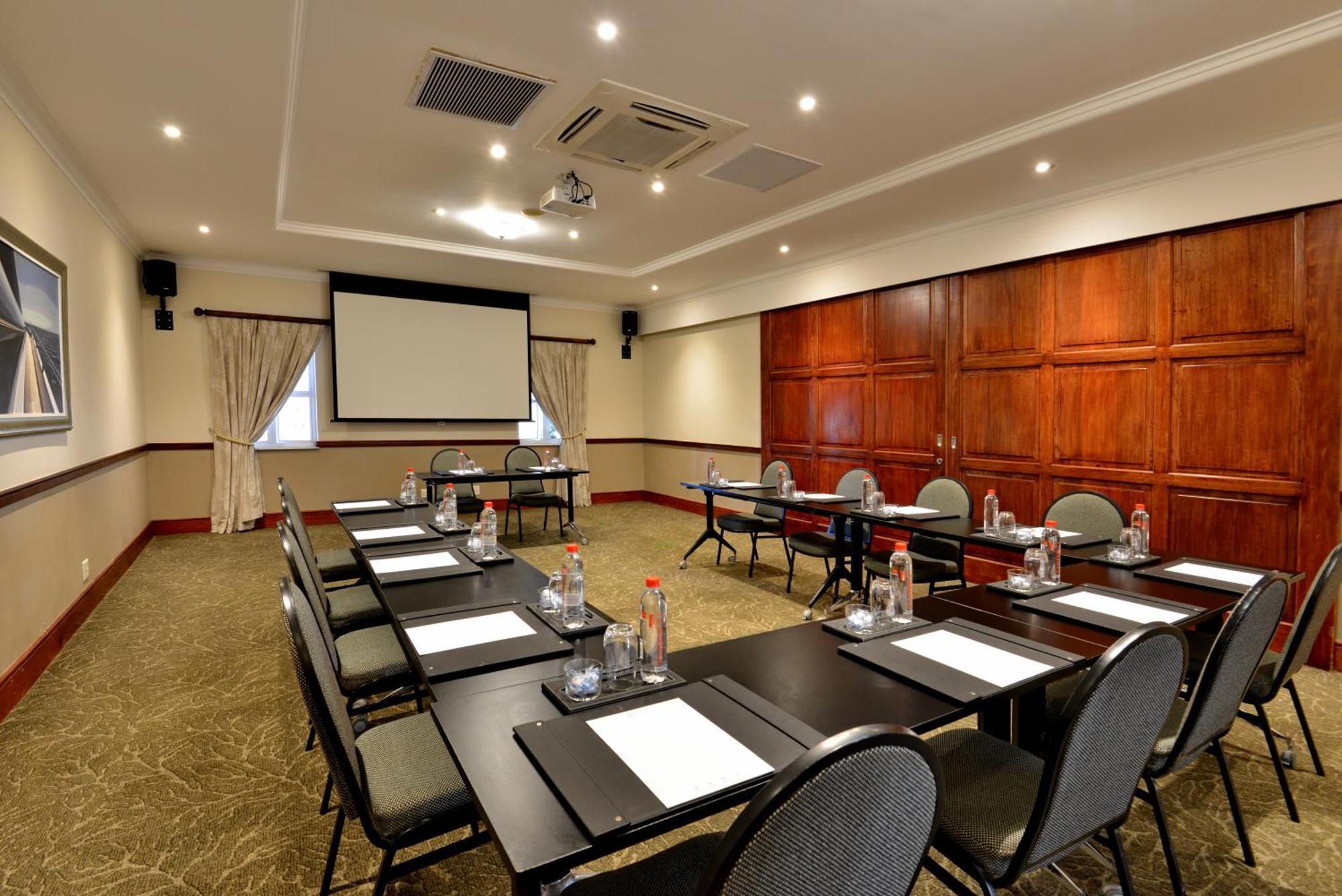 Courtyard Hotel Gqeberha Port Elizabeth Exterior photo